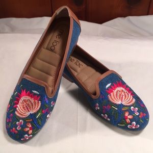 Women’s Me Too slip ons. Size 6 1/2
